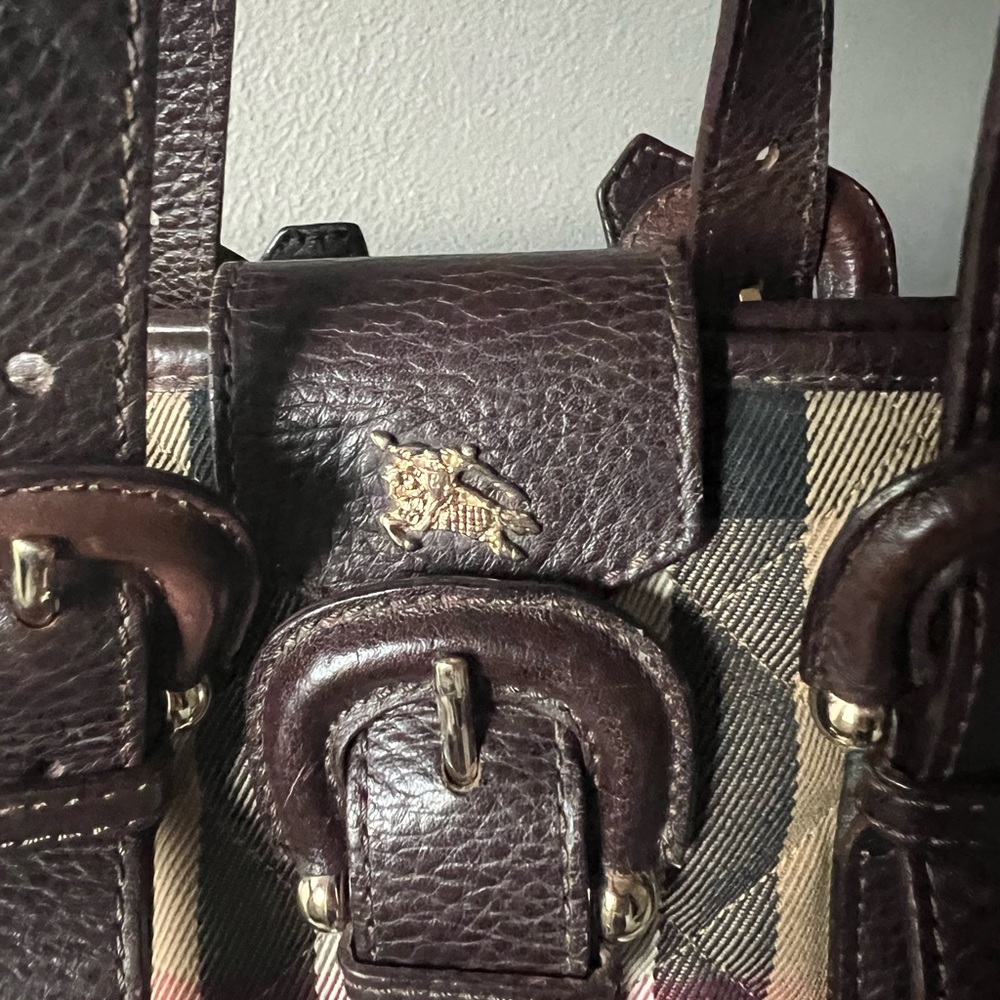 Burberry Quilted House Check Manor Purse - Picture 4 of 9